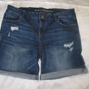 Vanilla Star Bermuda Shorts size 16